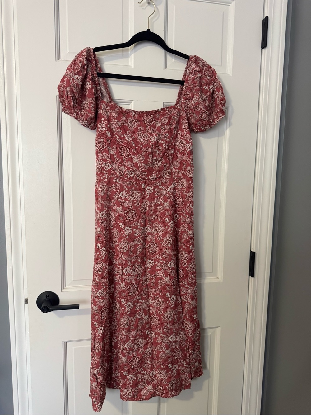 Francesca's Collections Rose-Red Floral Puff-Sleeve Midi Dress